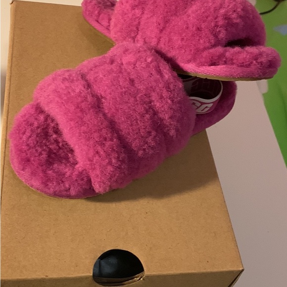 Ugg Toddlers size 11
Fluff Yeah Slide - Picture 3 of 6